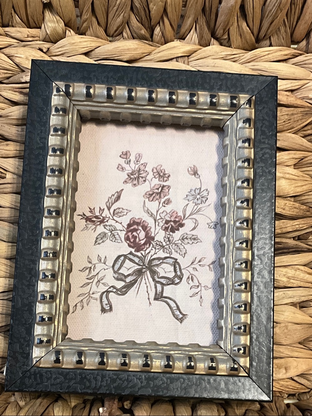 Decorative Black and Gold Floral Photo Frame - Ribbon antique style